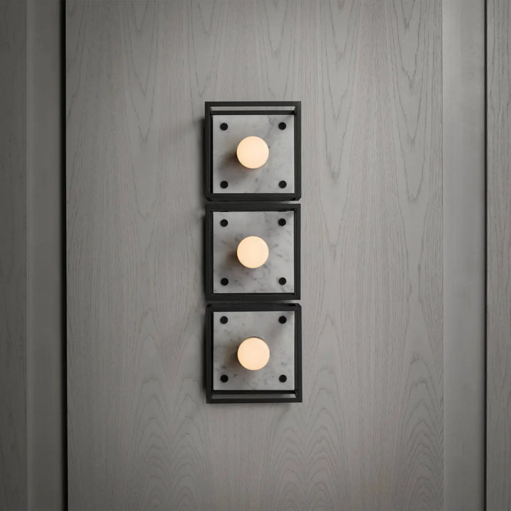 Applique murale Caged Small à panneau de marbre blanc #couleur_blanc