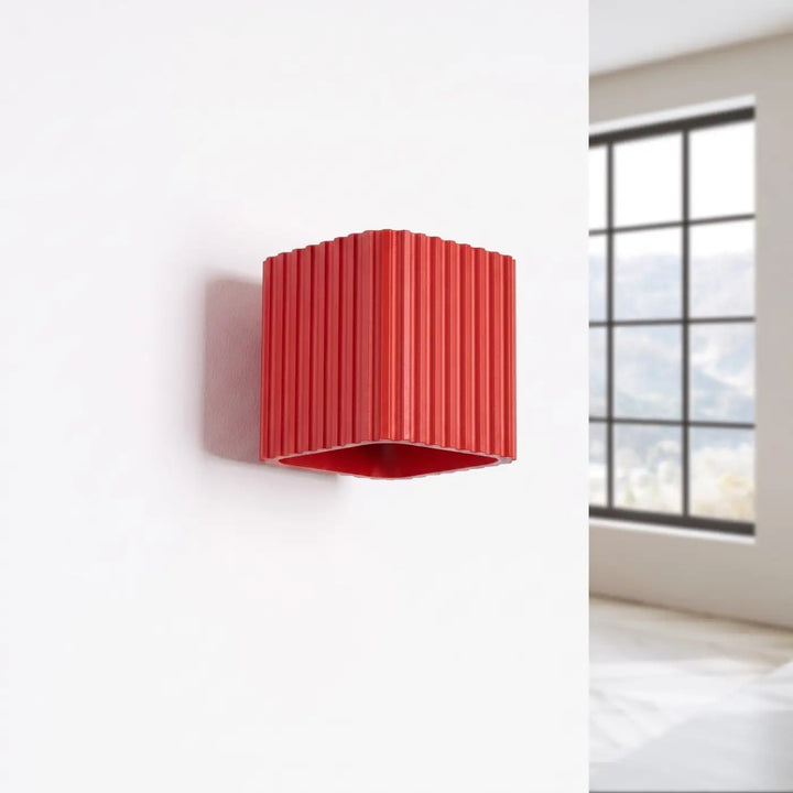 Applique murale Riff carrée en aluminium rouge, éteinte