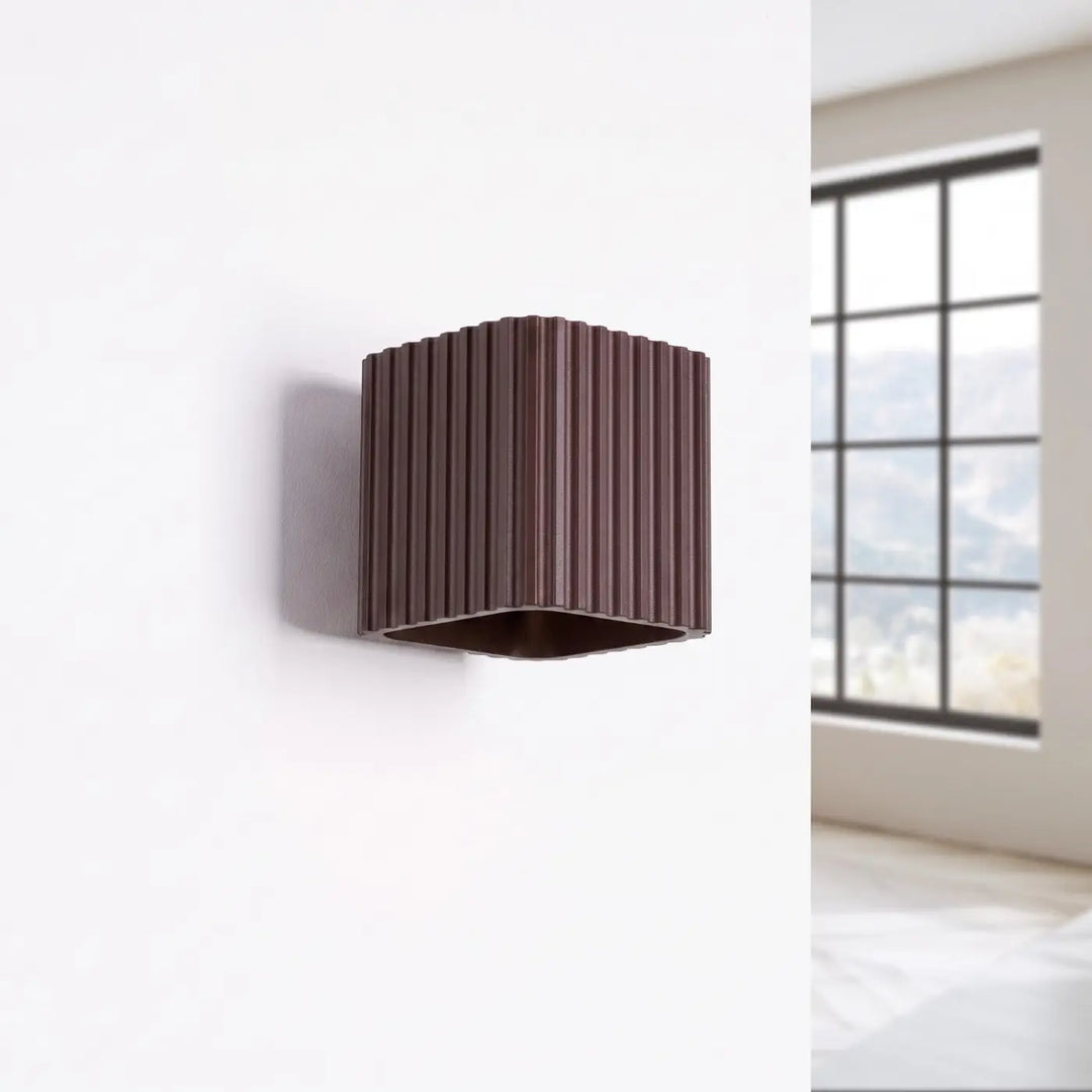 Applique murale Riff carrée en aluminium marron, éteinte