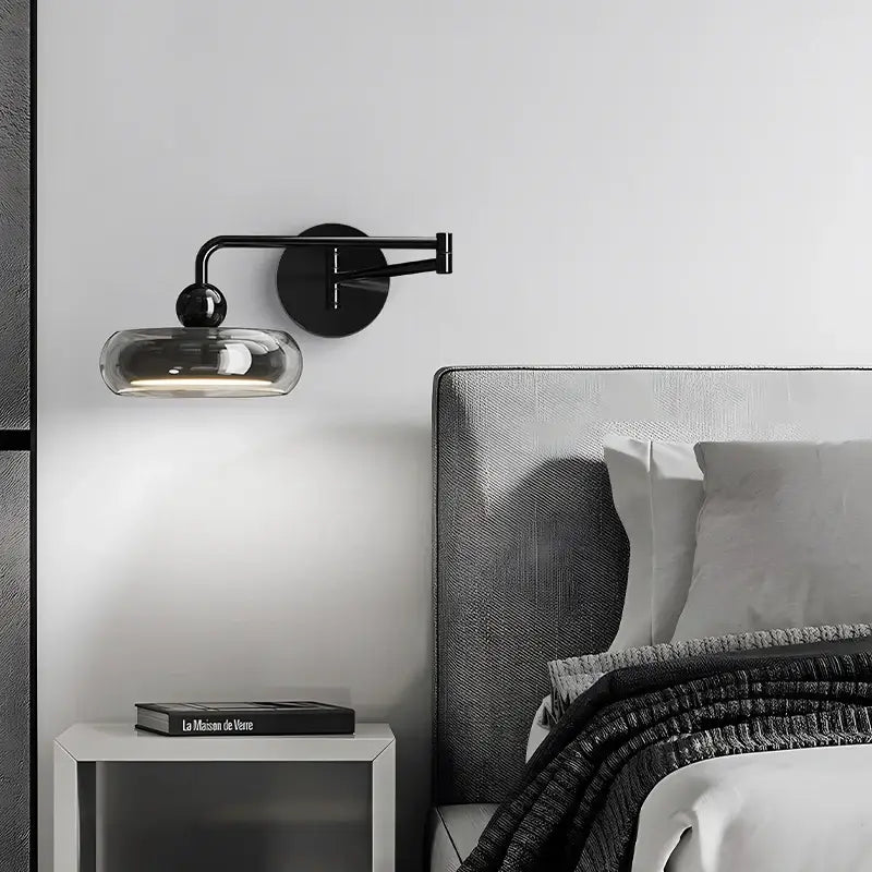 Applique Murale Chromée Avec Abat-Jour En Aluminium Transparent