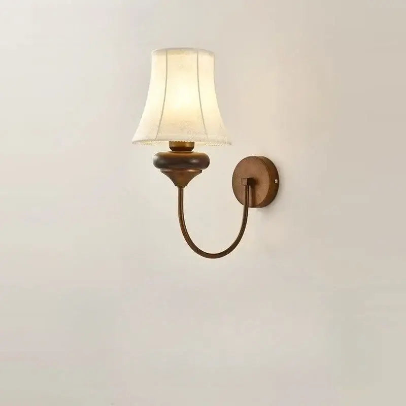 Applique murale classique en métal bronze avec un abat-jour en lin
