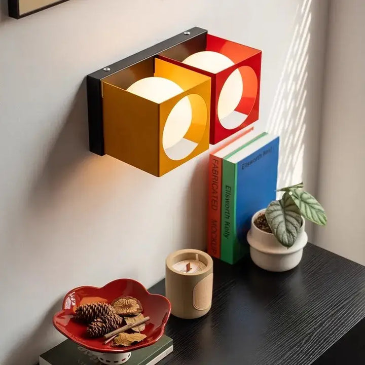 Applique murale colorée design contemporaine en rouge et jaune