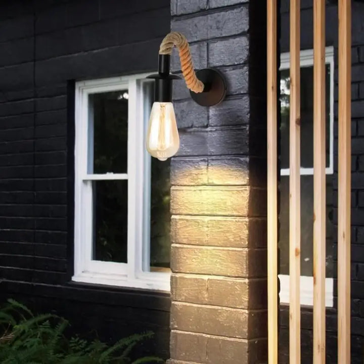 Applique Murale Corde Noire au Style Tuyau Flexible