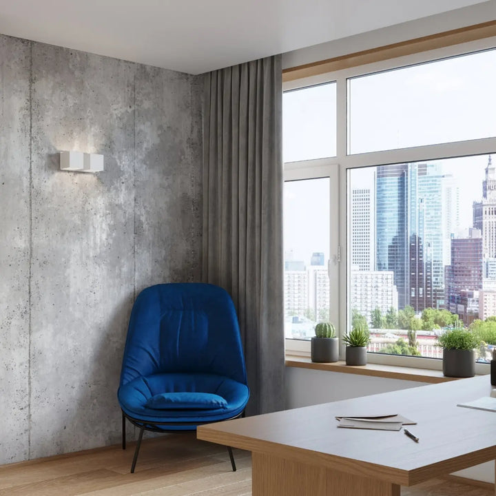 Applique murale quad avec fauteuil en velours bleu vibrant et structure en métal noir style double cube vert olive