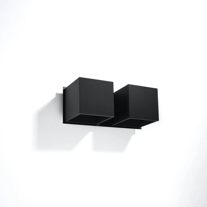 Applique murale quad double cube en finition mate noire avec design géométrique minimaliste vert olive