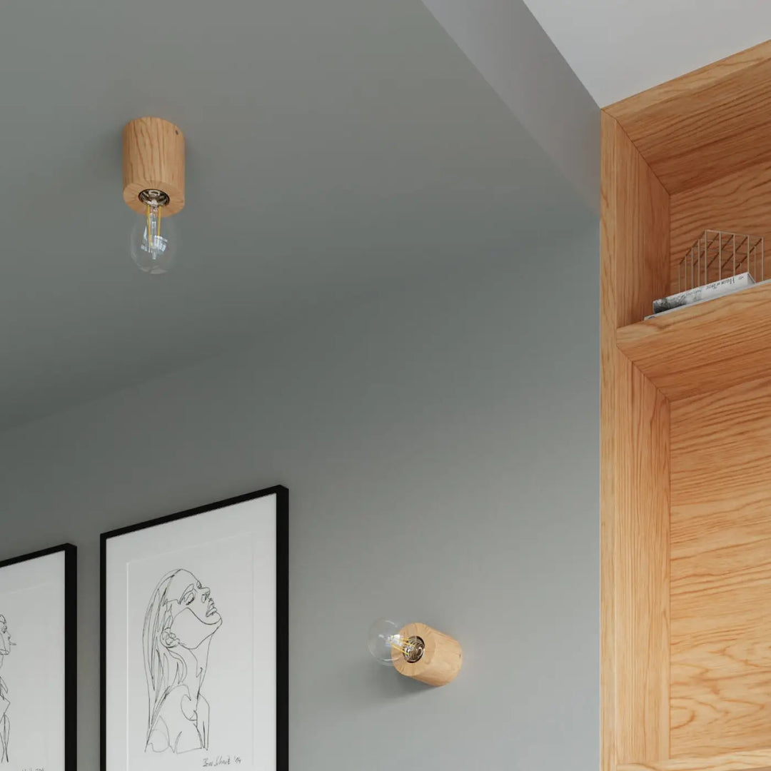 L’applique murale salgado en bois naturel avec finition chêne et ampoule style edison pour type loft minimaliste