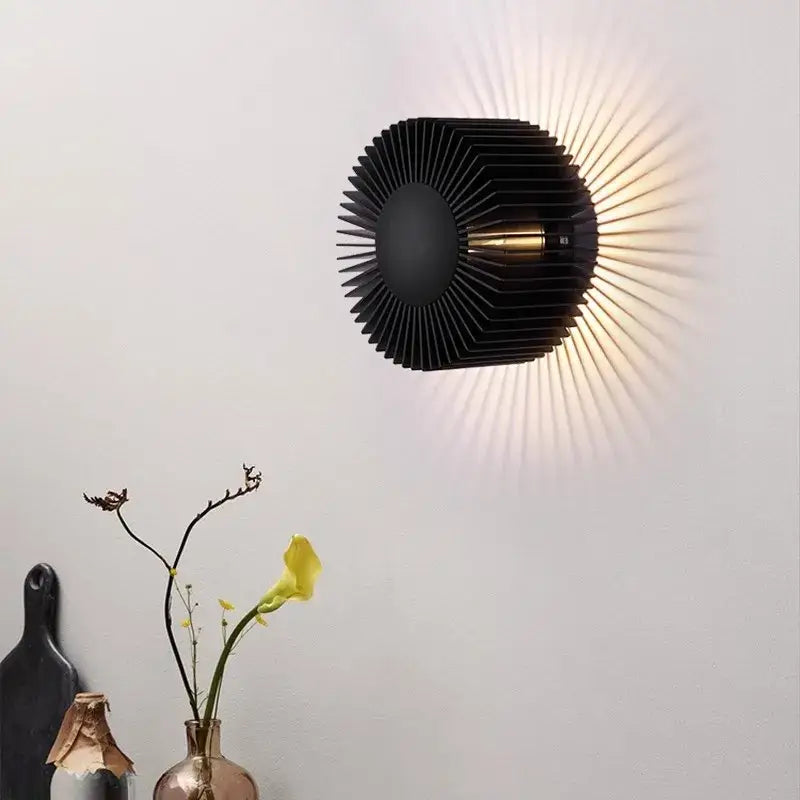 Applique Murale Design Avec Ailettes Et Halo Lumineux

