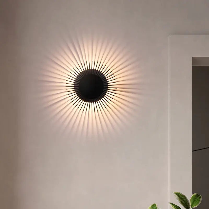 Applique Murale Design Avec Ailettes Et Halo Lumineux

