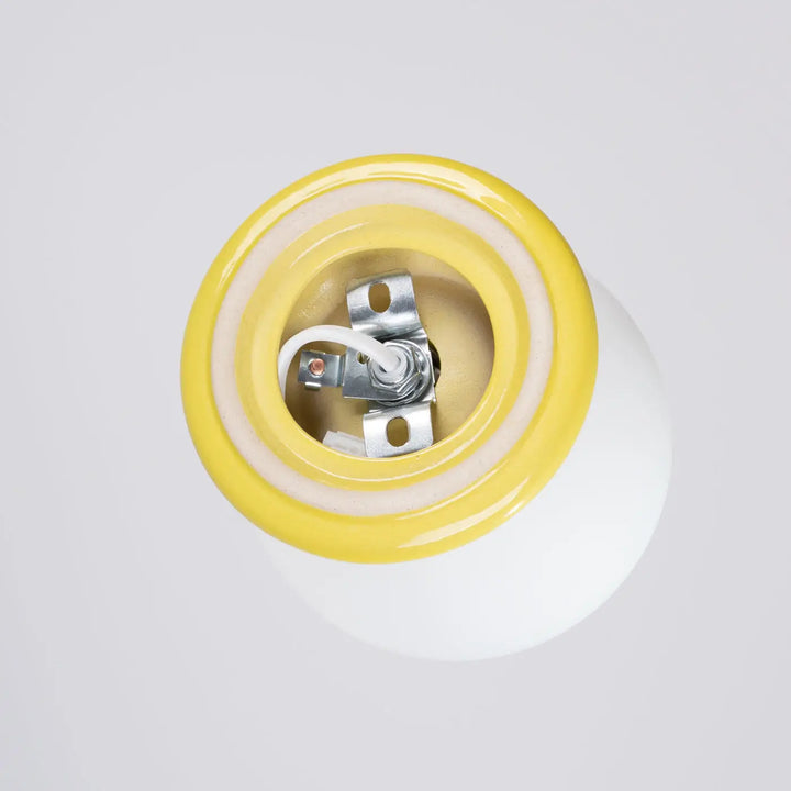 Applique murale lampe zori en céramique jaune et blanc avec contacts électriques métalliques belle décoration et qualités esthétiques