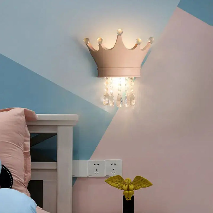 Applique murale design couronne avec pampilles pour chambre enfant