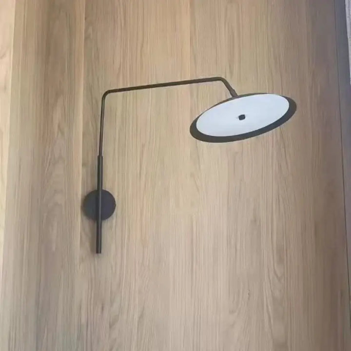 Applique murale design en laiton à bras élancé moderne