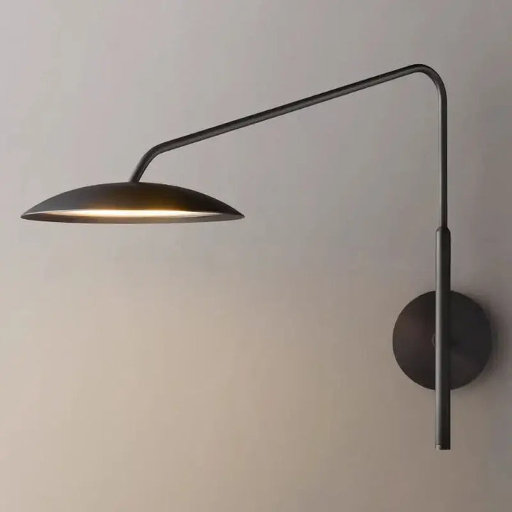 Applique murale design en laiton à bras élancé moderne