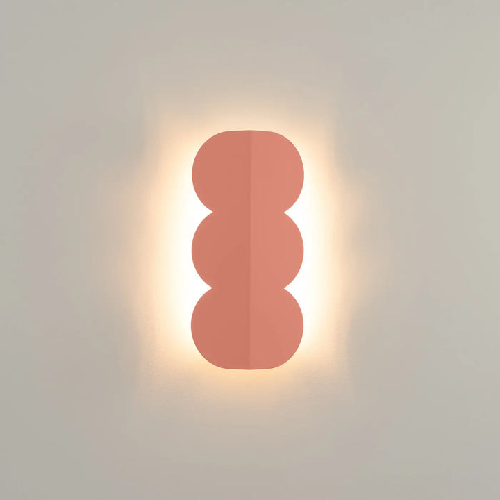 Applique murale biscuit en coloris pêche compose d’une lampe avec forme ondulée caractéristique et luminaires biscuit allient élégance