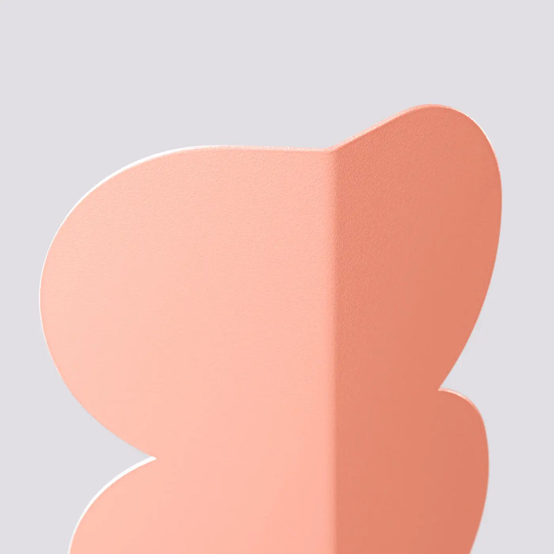 Applique murale biscuit en forme de papillon minimaliste pêche avec forme ondulée caractéristique compose d’une lampe