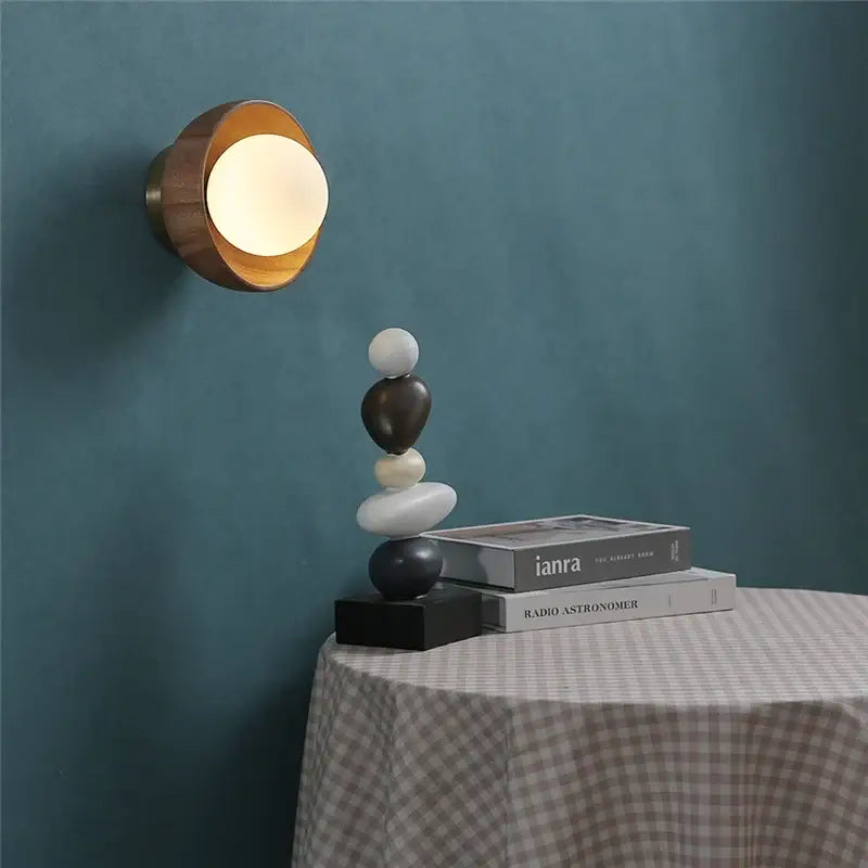 Applique murale design rond en bois et verre lumière douce