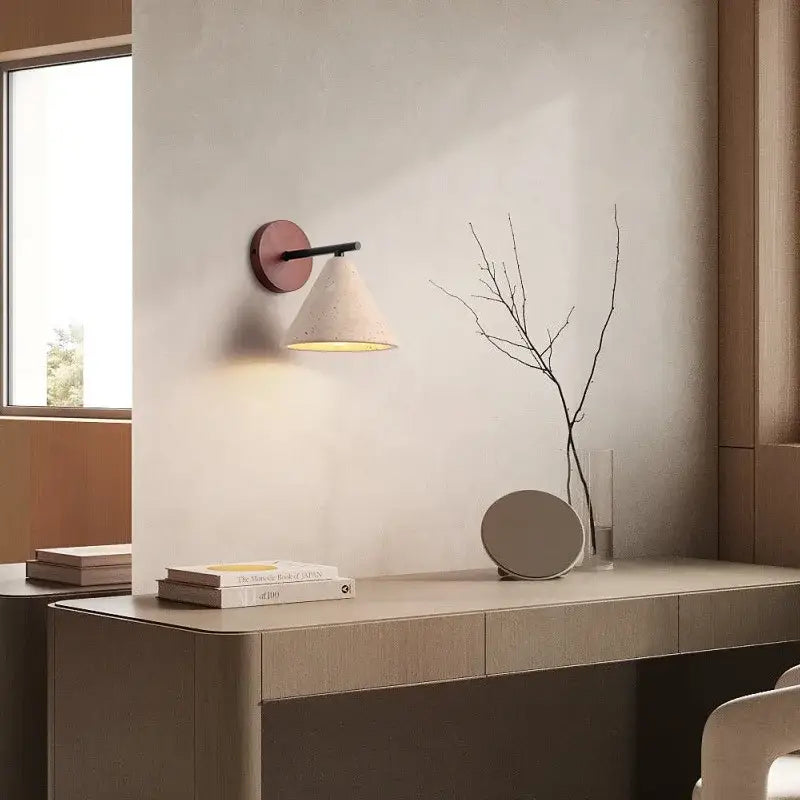 Applique murale design scandinave avec abat jour conique beige