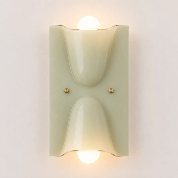 Applique murale kavia en céramique couleur crème avec verre sculpté et détails en laiton double sens