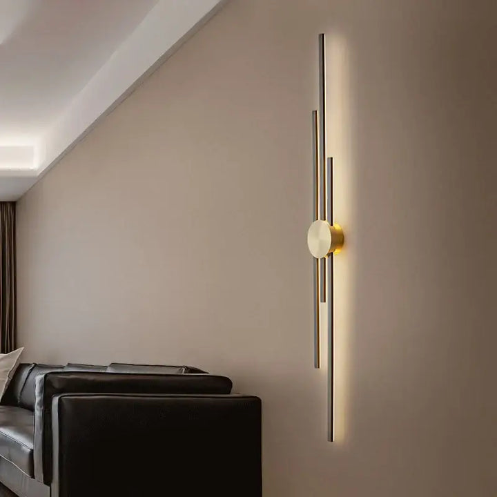 Applique Murale Dorée LED Au Style Moderne Et Épuré