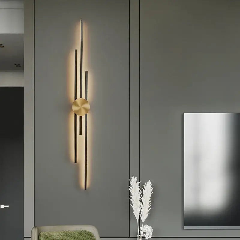 Applique Murale Dorée LED Au Style Moderne Et Épuré