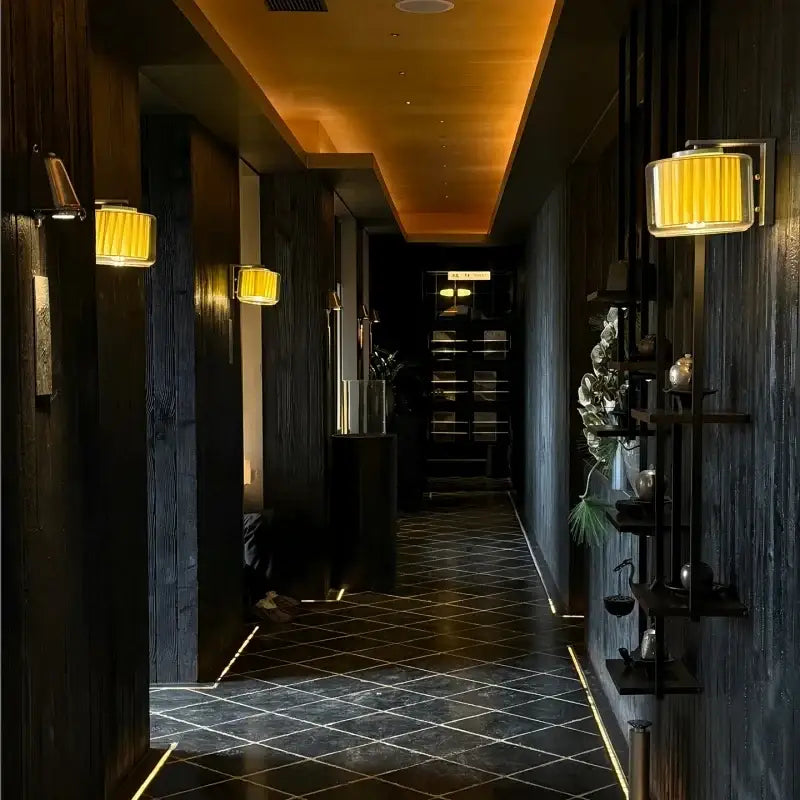 Applique murale élégante en verre strié au style contemporain