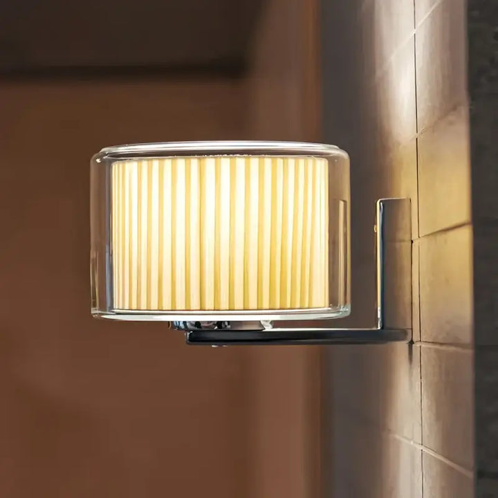 Applique murale élégante en verre strié au style contemporain