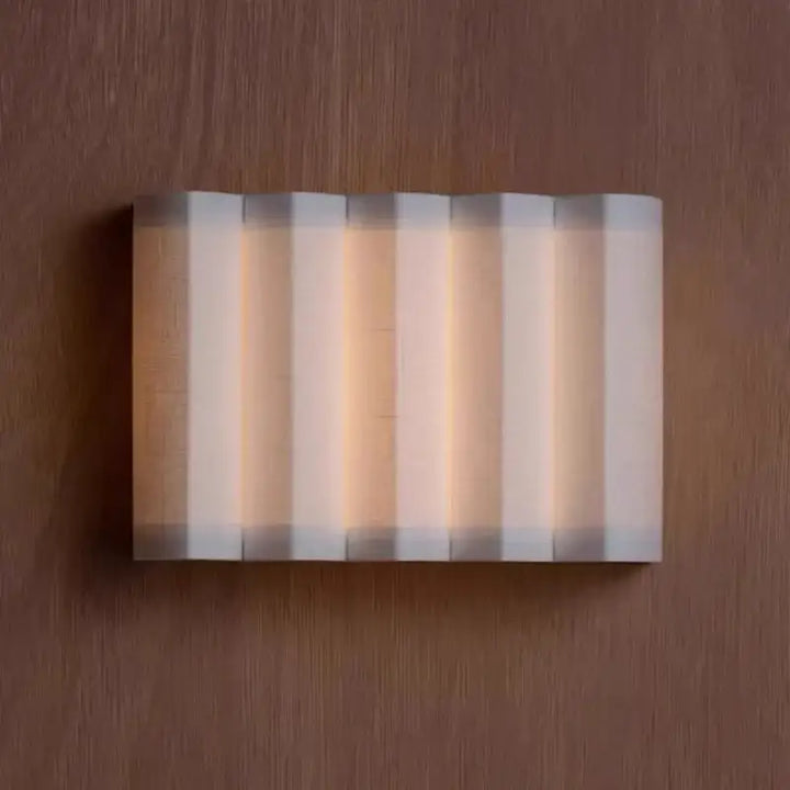 Applique murale en accordéon à base de tissue blanc


