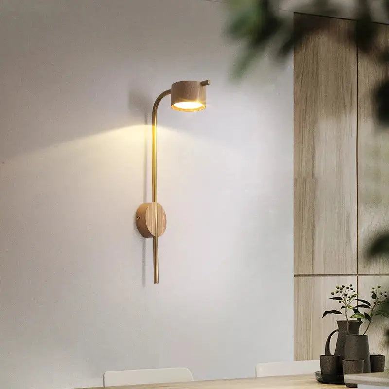 Applique murale en bois moderne avec une tête orientable à LED

