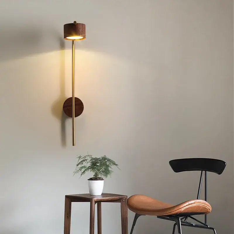 Applique murale en bois moderne avec une tête orientable à LED

