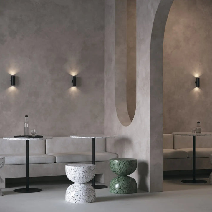 Applique murale focus cylindre géométrique en terrazzo blanc et vert avec design moderne et minimaliste