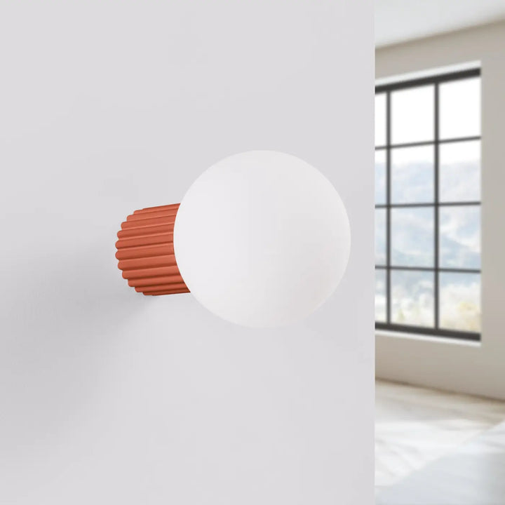 Applique murale ocre rouge éteinte, vue rapprochée