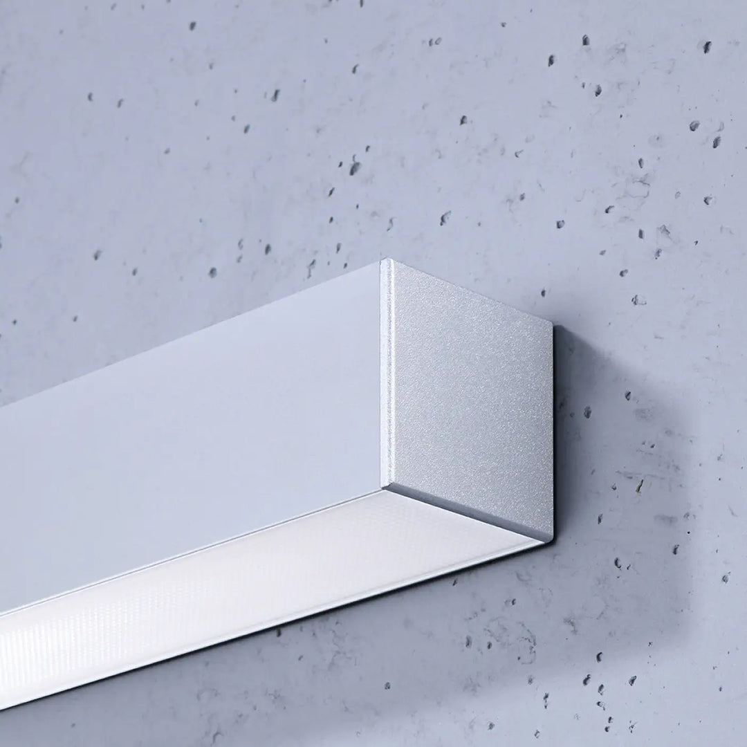Applique murale pinne 200 gris en métal argenté mat avec design moderne, optimisée pour différents paramètres d’éclairage