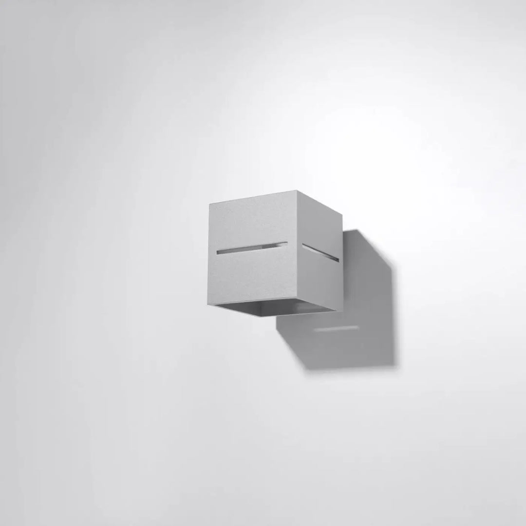Applique murale lobo gris en forme de cube blanc minimaliste avec perforation linéaire horizontale moderne