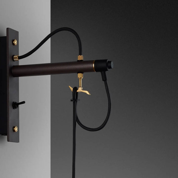 Applique murale Hooked petit modèle Graphite en laiton #couleur_dor