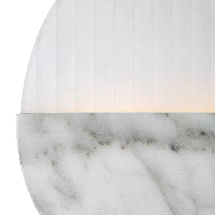 Applique murale jupiter avec disque effet marbre en marbre blanc et verre glacé à rainures verticales