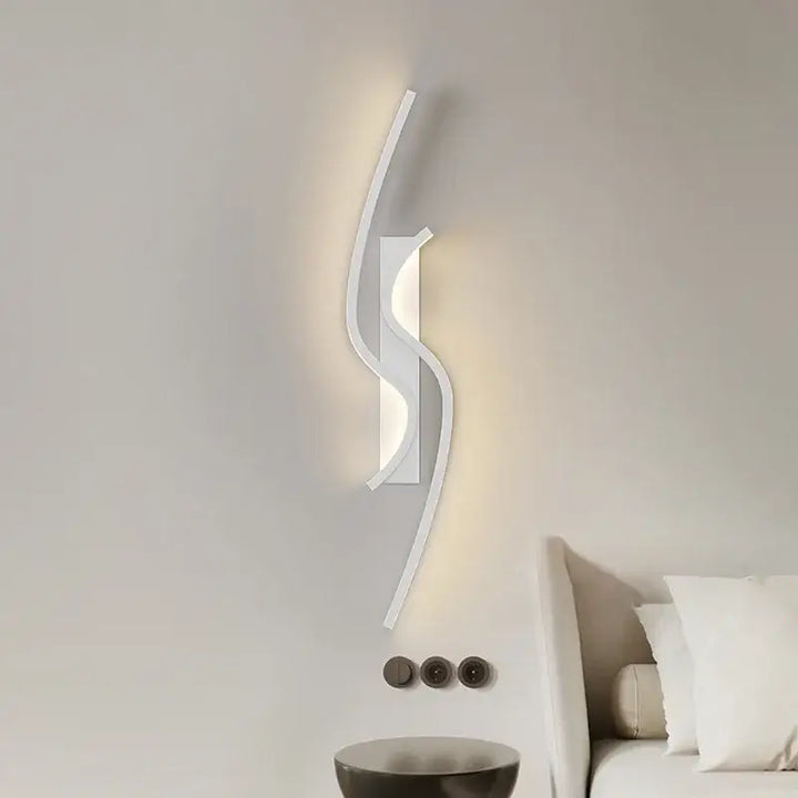 Applique murale LED avec deux barres courbées comme une vague

