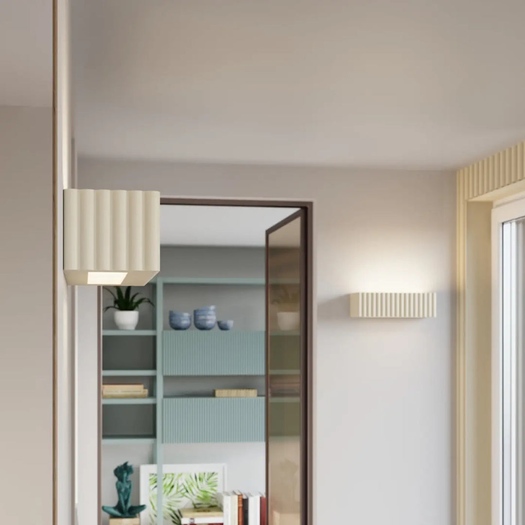 L’applique murale rigata en céramique beige avec design moderne et fonctionnalité élégante pour lampe cheminée rigata