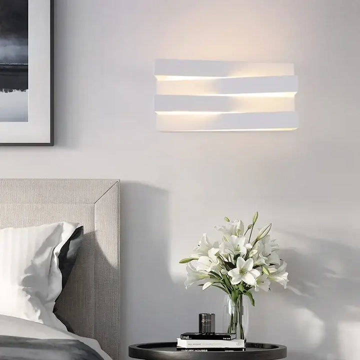 Applique Murale LED Design Moderne Noire Ou Blanche Graphique