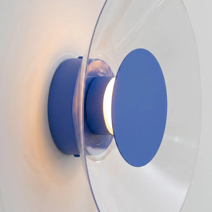 Applique murale ASTRO outremer vue de profil, disque transparent