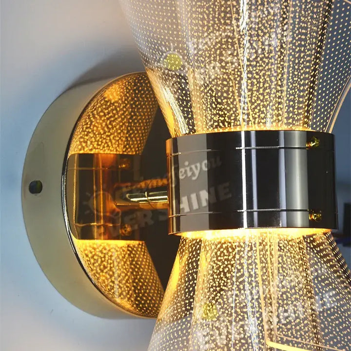 Applique Murale LED Dorée Au Design Original Pour Chambre