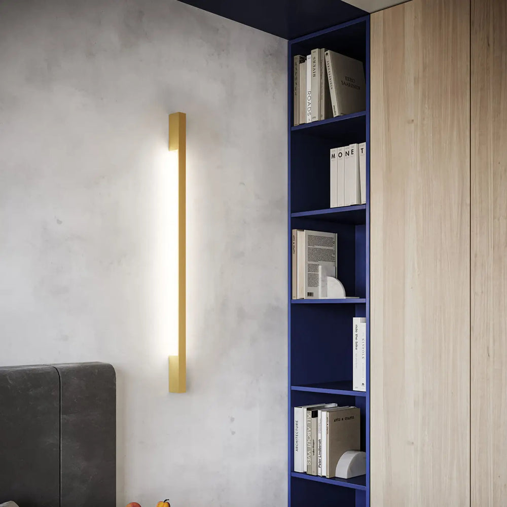 Applique murale dorée rectangulaire avec design minimaliste intégrant module led pour solutions imprévisibles