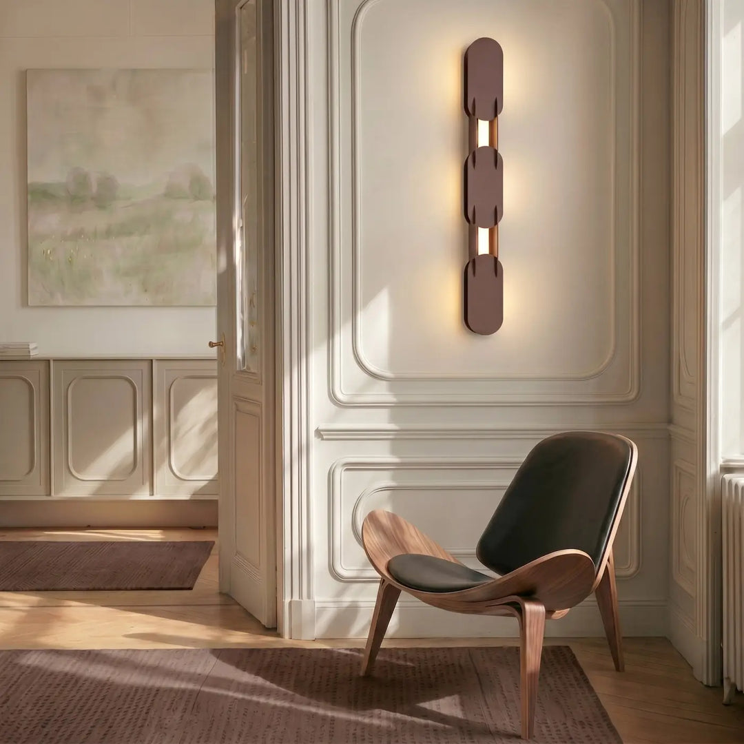 Applique murale CHAIN marron dans un intérieur classique