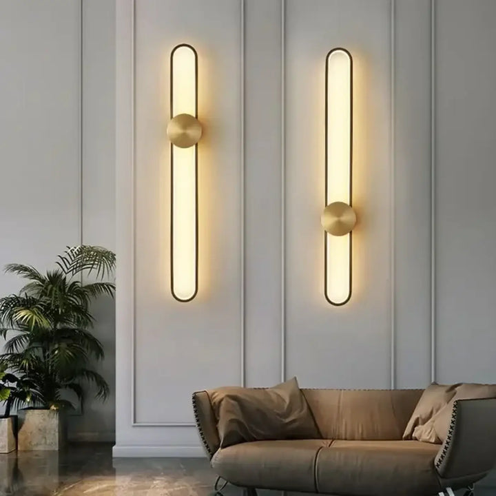 Applique murale led minimaliste avec détail doré au design épuré