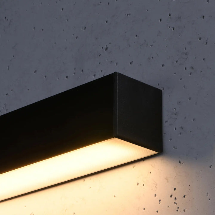 Applique murale collection pinne noire avec module led chaud intégré 4000k et paramètres d’éclairage optimisés
