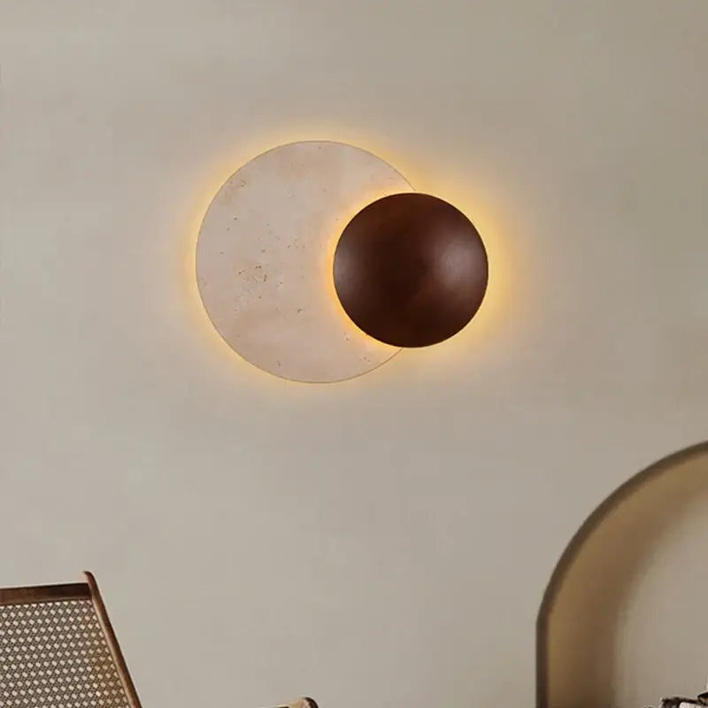 Applique murale LED en pierre blanche et bois noble

