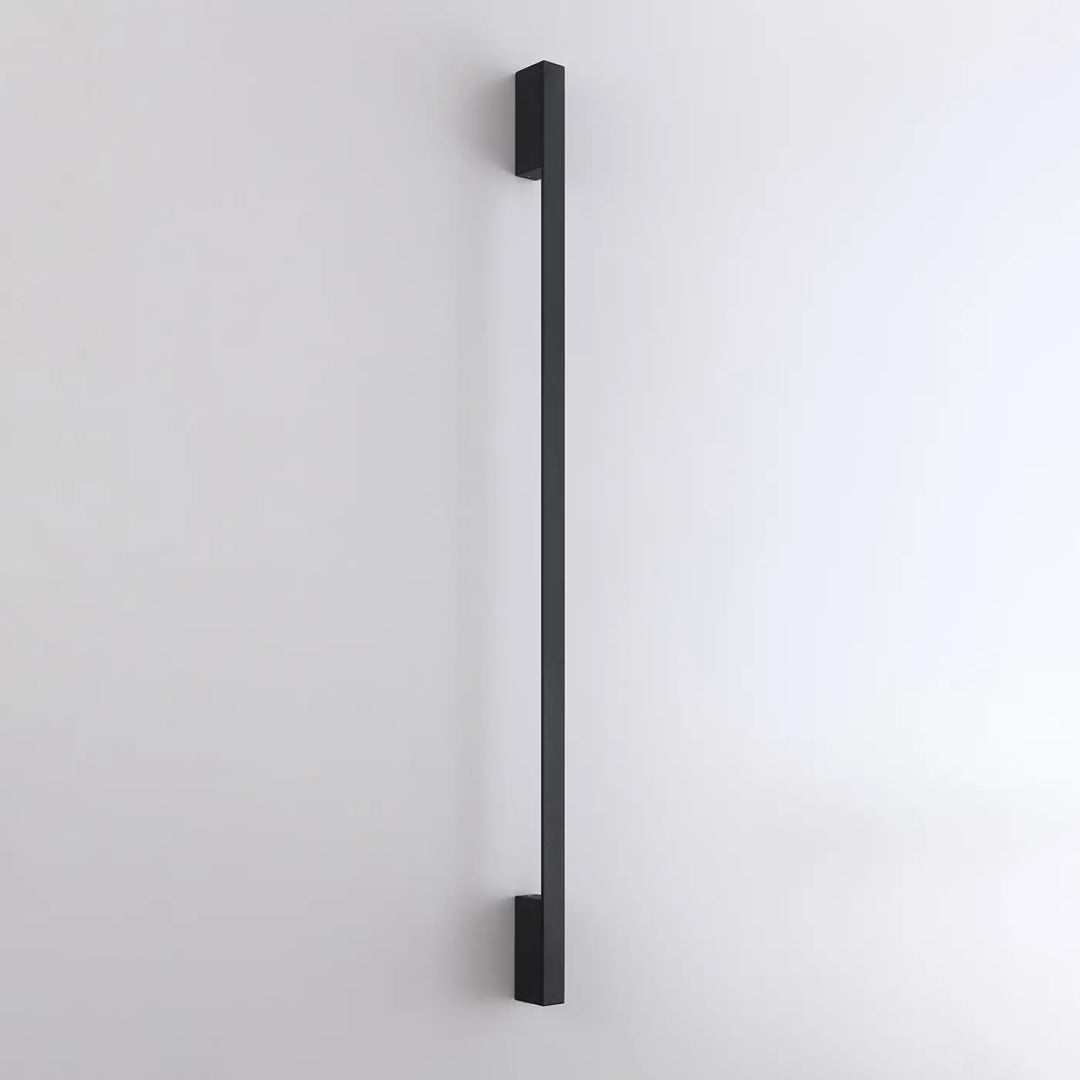 Applique murale SAPPO noir éteinte, posée au mur