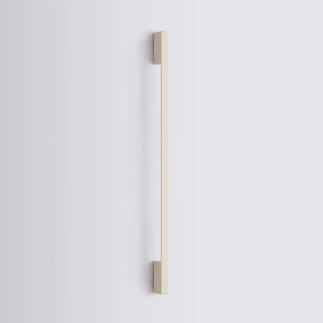 Applique murale SAPPO beige éteinte, posée au mur