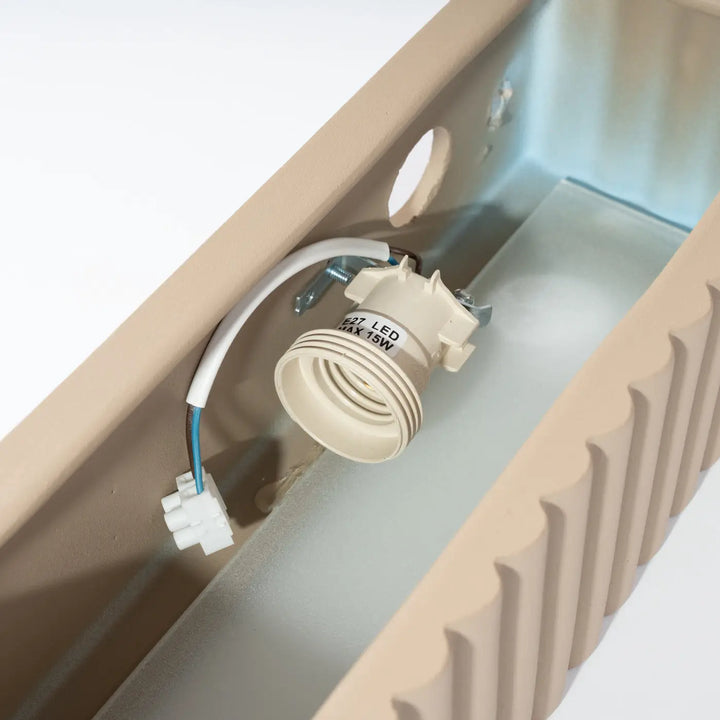 Beige plastique e27 led lampe douille avec câblage blanc et connecteur pour l’applique murale rigata en céramique taupe