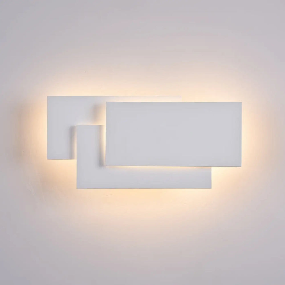 Applique murale led en acier blanc avec design géométrique superposé et éclairage d ambiance chaleureux moderne
