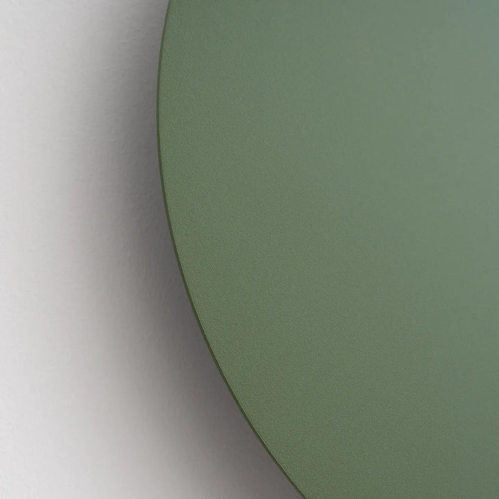 Applique murale borgen 3000k avec miroir circulaire mat vert olive dans la collection borgen comprend des appliques murales modernes