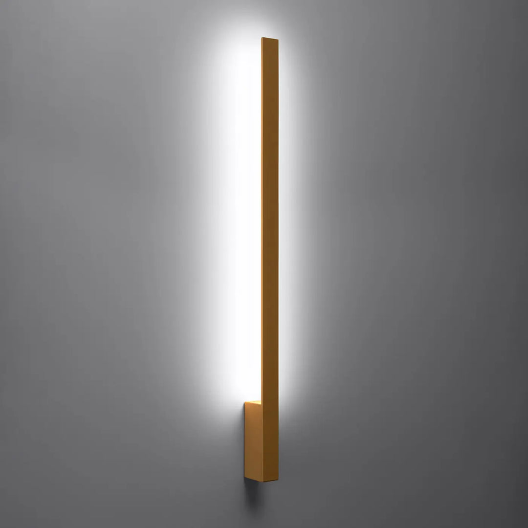 Applique murale lahti dorée avec module led intégré et boîtier étroit design minimaliste et moderne